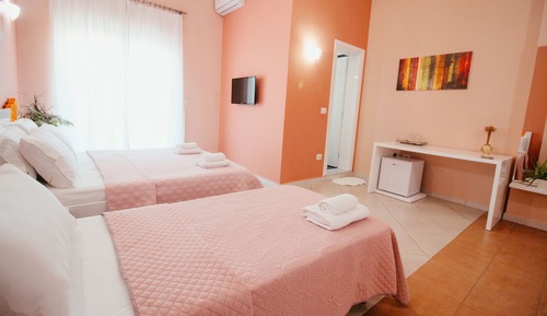 Habitación triple, balcón