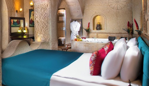 Royal Cave Suite