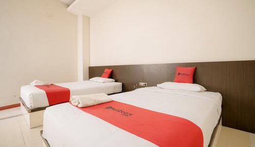 Habitación básica con 1 cama doble o 2 individuales
