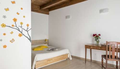 Habitación triple superior, varias camas, vistas al jardín