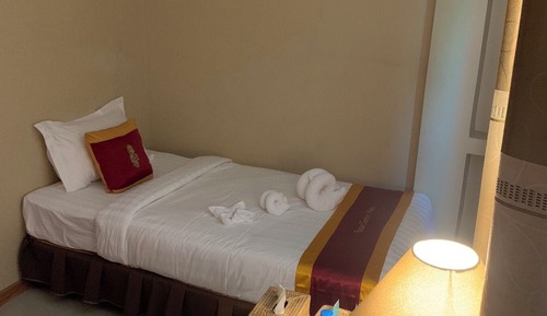 Dormitorio compartido Confort, vistas a la piscina
