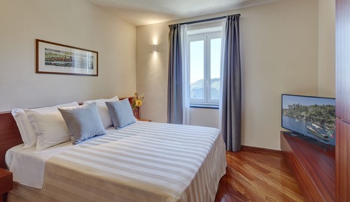 Habitación junior con 1 cama doble o 2 individuales