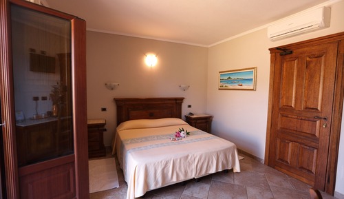 Habitación Confort con 1 cama doble o 2 individuales