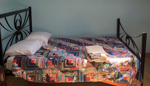 Suite económica, varias camas, baño privado