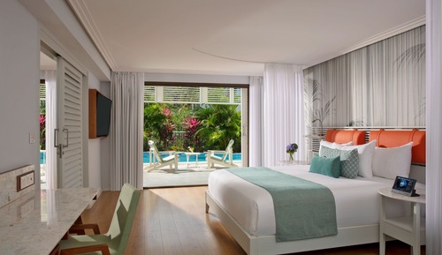 King Bed Pool