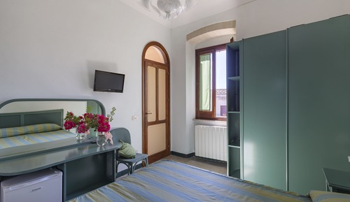 Habitación económica con 1 cama doble o 2 individuales