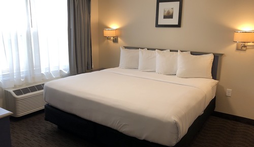 King One-Bedroom Suite