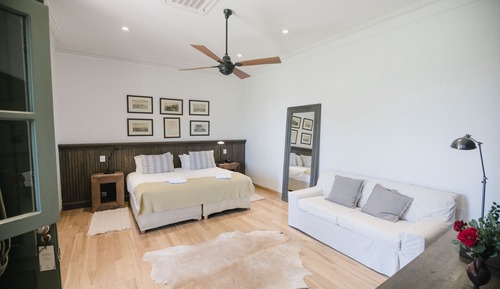 Habitación superior con 1 cama doble o 2 individuales