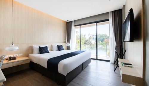 Habitación Deluxe doble, acceso a la piscina