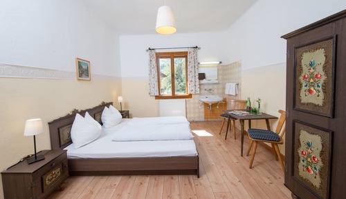 Habitación estándar doble, 1 cama de matrimonio grande, baño compartido