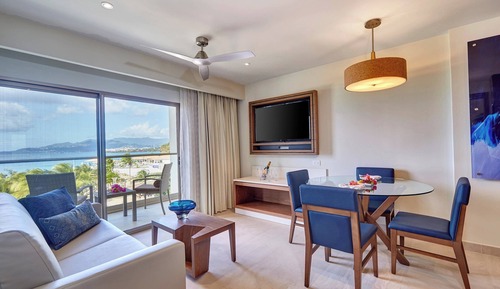 Luxury Presidential Ocean Front One Bedroom Suite Diamond Club