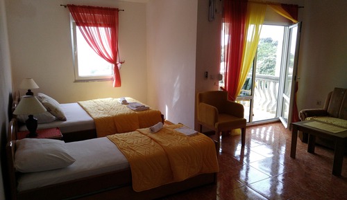 Apartamento familiar, balcón, vistas al mar