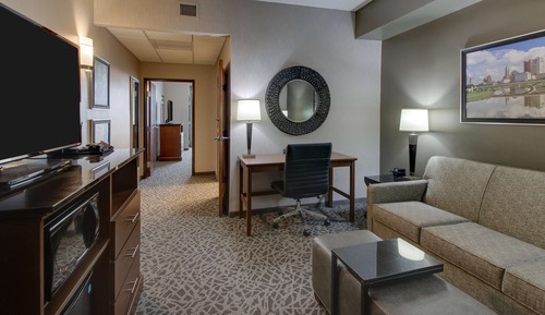 Suite, 1 cama de matrimonio grande con sofá cama (2 Rooms, Hearing Accessible)