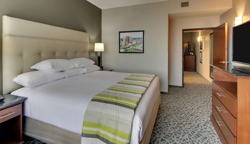Suite, 1 cama de matrimonio grande con sofá cama (2 Rooms, Hearing, Tub, Upper Floor)