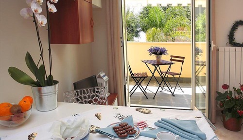 Estudio, vistas al mar