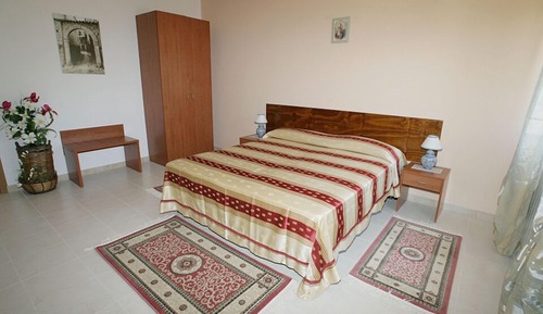 Habitación con 1 cama doble o 2 individuales, baño privado