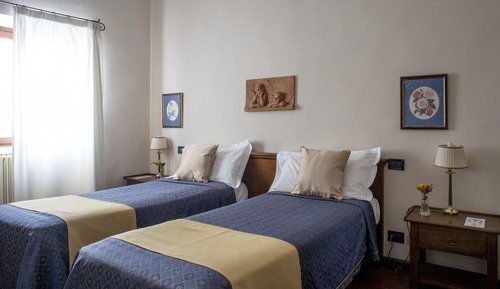 Habitación superior con 1 cama doble o 2 individuales, vistas al valle