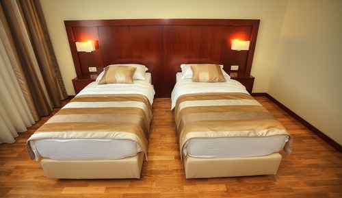 Habitación estándar con 2 camas individuales, balcón