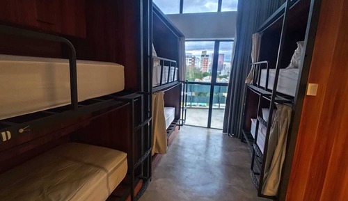 Dormitorio compartido, solo para mujeres