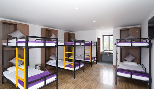 Dormitorio compartido panorámico