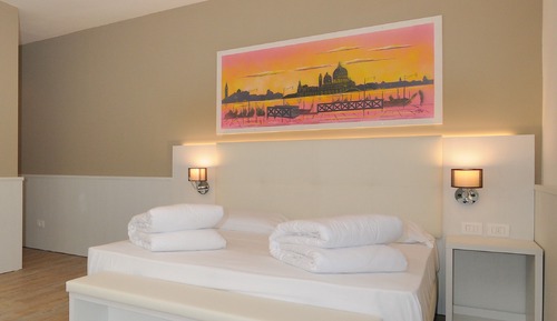 Habitación doble, 1 cama de matrimonio, vistas parciales al mar