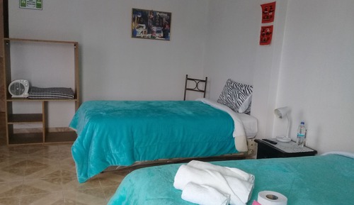 Habitación triple, varias camas