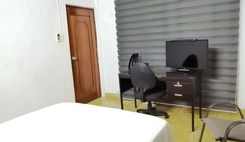 Apartamento familiar, 2 camas de matrimonio, vistas al patio