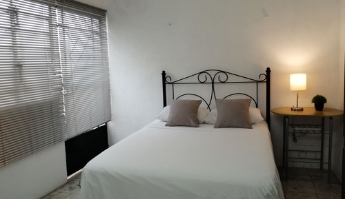 Apartamento familiar, 1 cama de matrimonio con sofá cama, vistas al patio