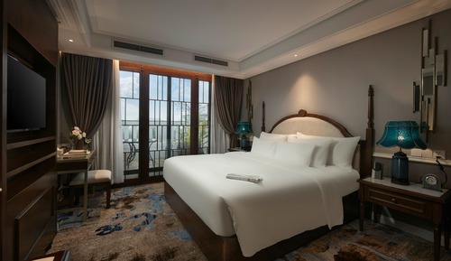 Oriental Jade Terrace City View