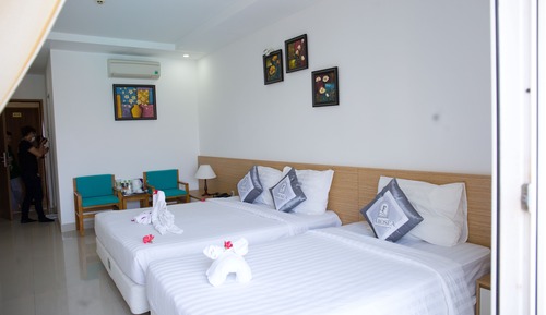Habitación triple Deluxe, vistas a la piscina