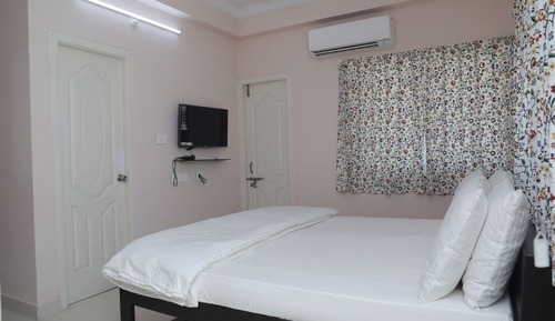 Habitación básica doble, 1 cama de matrimonio grande