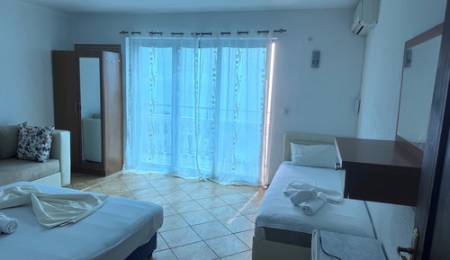 Habitación básica, vistas a la piscina