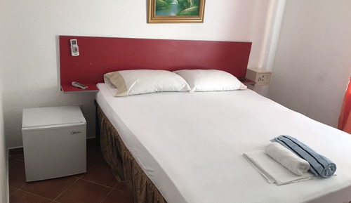 Habitación básica doble, vistas parciales al mar (connecting room)