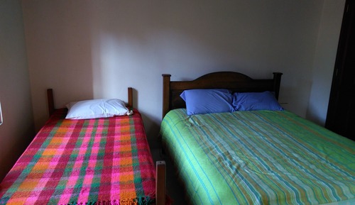 Habitación triple, varias camas