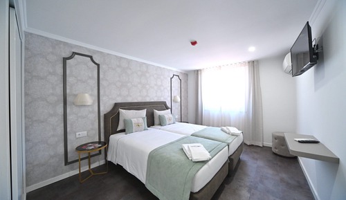 Habitación estándar con 1 cama doble o 2 individuales, baño privado (3rd Floor)