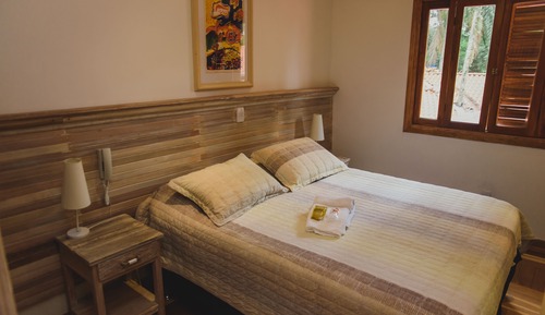 H7 Quarto deluxe cama queen