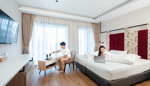 Habitación Deluxe, 1 cama de matrimonio grande, junto a la piscina