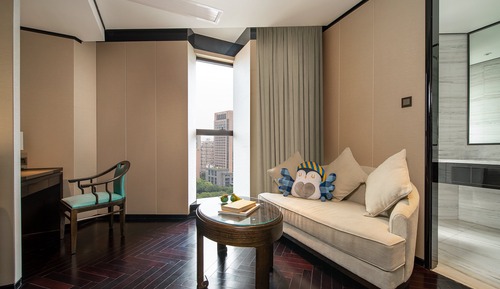 Suite, 1 cama de matrimonio grande, vistas a la ciudad