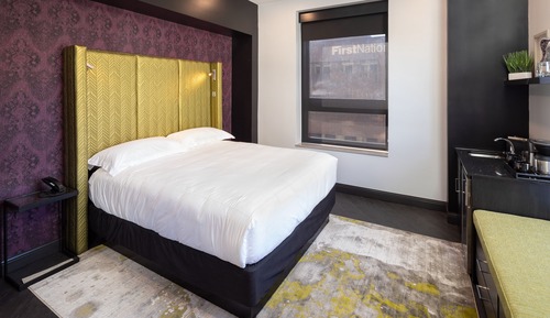 Habitación Deluxe, 1 cama de matrimonio grande (Purple Reign King Phillips Avenue Vie)