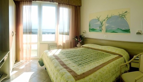 Habitación con 1 cama doble o 2 individuales, vistas al mar