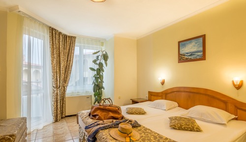 Habitación estándar con 1 cama doble o 2 individuales, vistas a la ciudad