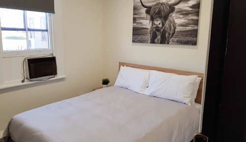 Habitación superior, 1 cama de matrimonio, baño privado