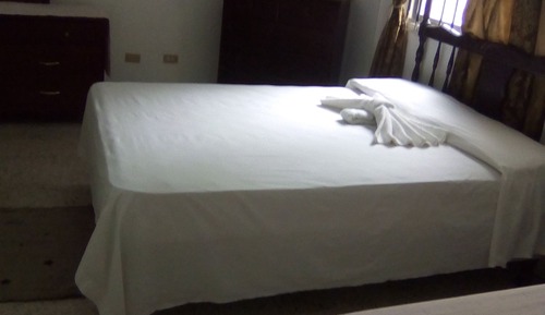Habitación cuádruple básica, 2 camas dobles, balcón, vistas al jardín
