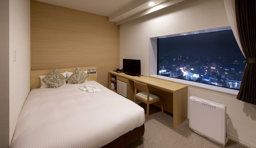 Habitación doble, fumadores, vistas a la ciudad (Housekeeping Every 3 Days)