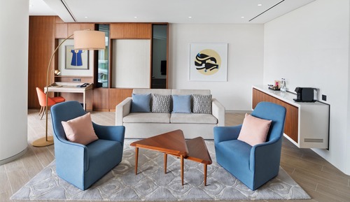 Resort Course One Bedroom Suite with Signature Lounge, Saltwater Pool Access-Free Shuttle to Malls