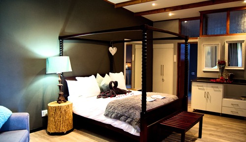 Honeymoon Suite