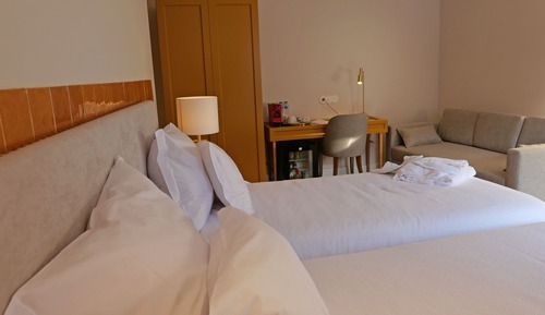 Habitación superior con 1 cama doble o 2 individuales