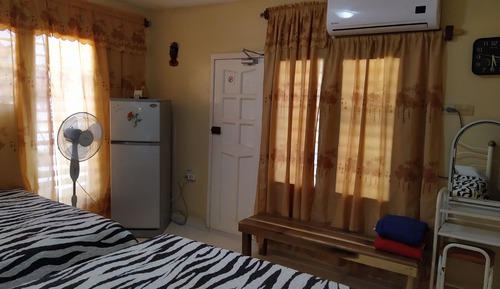 Habitación básica con 1 cama doble o 2 individuales
