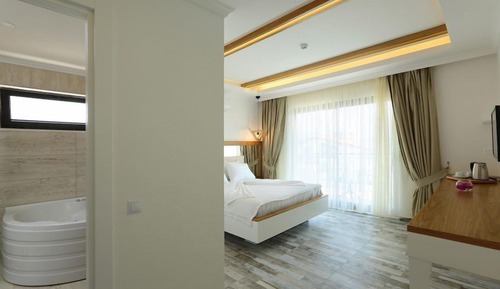 Standard Double Room with Jacuzzi