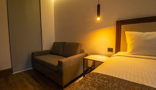 Habitación superior, 1 cama de matrimonio grande con sofá cama